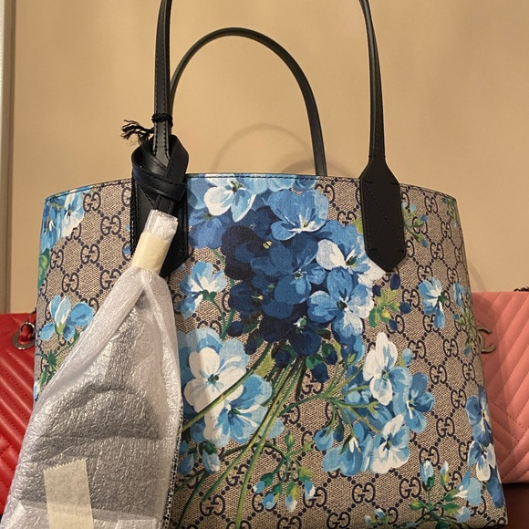 ⭐️Traded⭐️ Gucci Floral/Monogram Reversible Tote - Picture 2 of 6